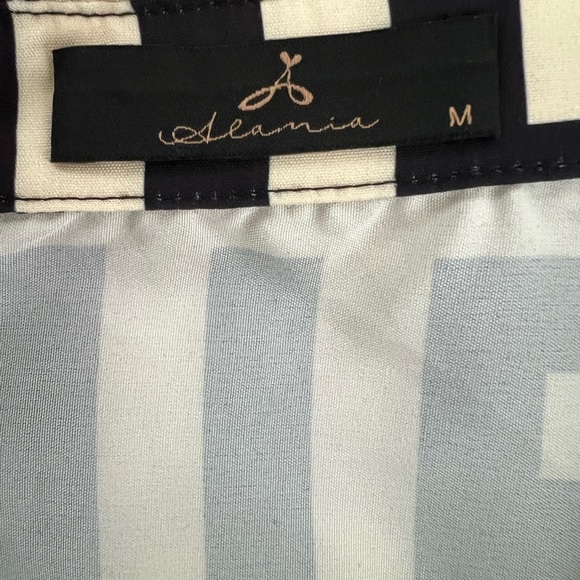 Alamia Black & Ivory Geometric Poet
Long Sleeve Blouse, size Med - Picture 10 of 11